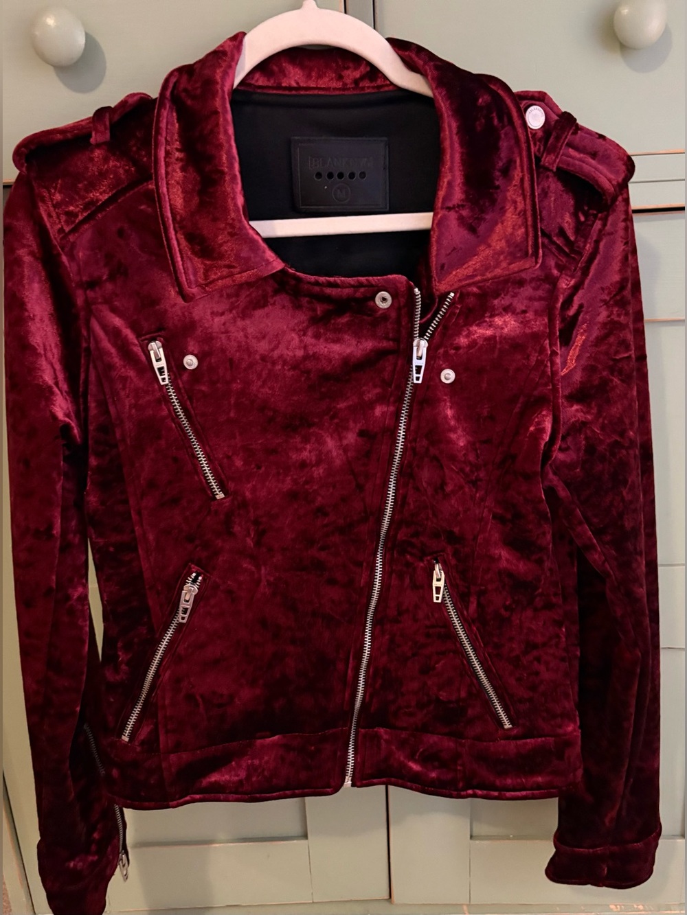 [BLANKNYC] NWOT Crushed Velvet Cropped Asymmetrical Moto Jacket Deep Merlot - M - Picture 14 of 15